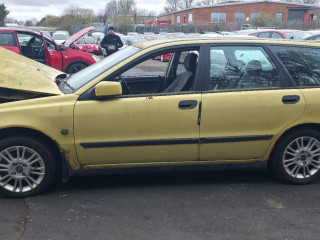 Volvo V40 1 поколение [рестайлинг] 2001г. 1.6 л., B 4164 S2 - фото №4
