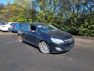 Opel Astra J 2010г. 1.7 л., A 17 DTJ - фото №3