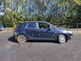 Opel Astra J 2010г. 1.7 л., A 17 DTJ - фото №5