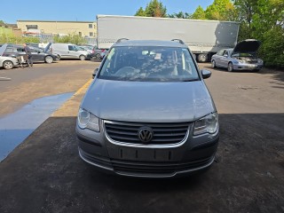 Volkswagen Touran 1 поколение [рестайлинг] 2010г. 1.9 л., BXE - фото №1