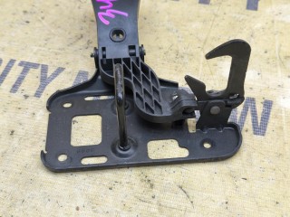 Крюк капота, ориг. номер 8T0823480, AUDI A5 2007-2011