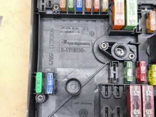 Блок предохранителей, ориг. номер 1K0937125D, VOLKSWAGEN Tiguan 2006-2011