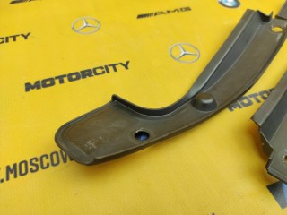 Накладка подкапотная, ориг. номер 51717034159, BMW 525i 2002-2007