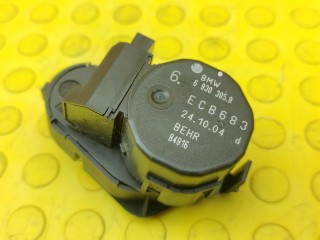 Моторчик заслонок отопителя, ориг. номер 64116930305, BMW 525i 2000-2004