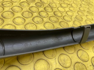 Накладки петель багажника, ориг. номер A2118210189, Mercedes-Benz E-Class 2006-2009