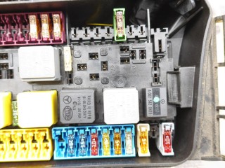 Блок предохранителей, ориг. номер A2465400182, Mercedes-Benz B 180