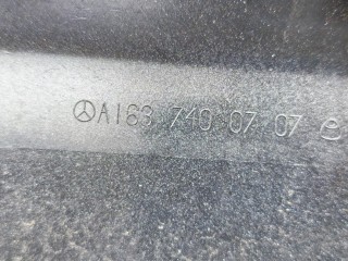 Накладка крышки багажника, ориг. номер A1637400770, Mercedes-Benz ML-Class 2001-2005