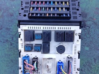 Блок предохранителей, ориг. номер 7703297184J, Renault Megane 1995-1999