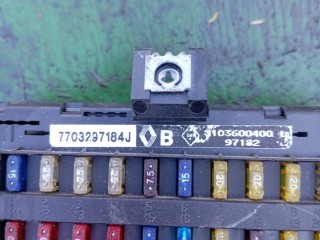 Блок предохранителей, ориг. номер 7703297184J, Renault Megane 1995-1999