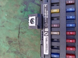 Блок предохранителей, ориг. номер 7703297786J, Renault Scenic 1996-1999