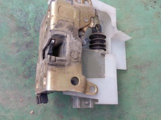 замок двери передней левой, Renault Scenic 1996-1999