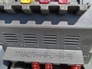 Блок предохранителей, ориг. номер 7700427844, Renault Laguna 1998-2001
