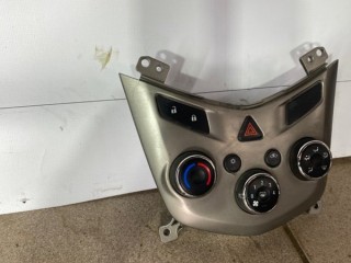 Блок управления отопителем C конд, ориг. номер 95076682, Chevrolet Aveo 2011-2017
