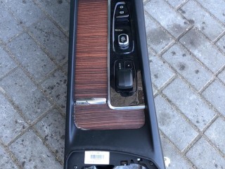 Консоль салона (центральная часть), Volvo V60 Cross Country 2 2018-2026