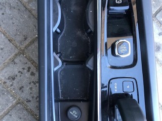 Консоль салона (центральная часть), Volvo V60 Cross Country 2 2018-2026