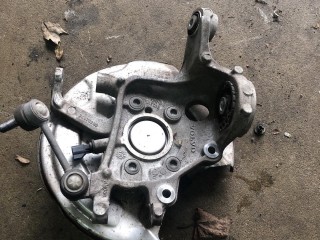 кулак задний правый Volvo V60 2 2018-2026, передний привод, 31476232