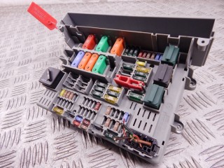 Блок предохранителей, ориг. номер N46, 6906613, 6906624, 61146906624, 61146978273, 6978273, 61146906613, BMW 3-series (E90/91/92) 2004-2008