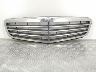 Решетка радиатора Mercedes C W204 2007-2011
