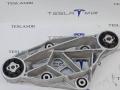 1566880-01, 1566880-50, 1566882-00 кронштейн двигателя передний Tesla Model S 1 поколение [2-й рестайлинг] 2022г. - фото №2