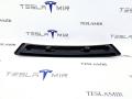 1096834-00 бленда под номер передняя Tesla Model 3 1 поколение 2020г. - фото №3