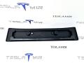 1096834-00 бленда под номер передняя Tesla Model 3 1 поколение 2020г. - фото №4