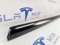 1495710-00 молдинг двери передней левой Tesla Model Y 1 поколение 2021г. - фото №2
