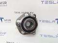 1044121-00 ступица передняя Tesla Model 3 1 поколение 2022г. - фото №4