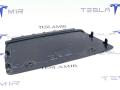1058357-00 заглушка заднего бампера под крюк Tesla Model X 1 поколение 2018г. - фото №3