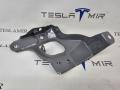 1086017-00 кронштейн крыла левый Tesla Model 3 1 поколение 2020г. - фото №2