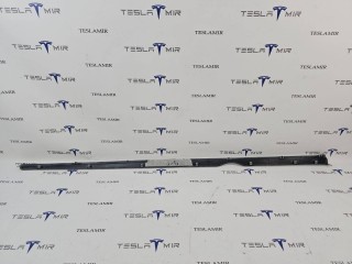 Молдинг накладки порога правый, ориг. номер 1012217-00, Tesla Model S 1 поколение [2-й рестайлинг] 2021-2026