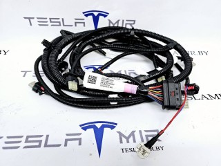 Электропроводка бампера переднего, ориг. номер 1067958-00, Tesla Model 3 1 поколение 2017-2021