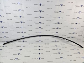 Молдинг кузова боковой наружный верхний правый, ориг. номер 1495731-00, Tesla Model Y 1 поколение 2020-2026