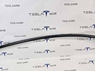 Молдинг кузова боковой наружный верхний правый, ориг. номер 1495731-00, Tesla Model Y 1 поколение 2020-2026