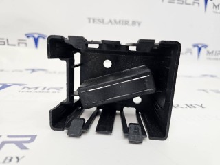 Кронштейн радара, ориг. номер 1108648-00, Tesla Model 3 1 поколение 2017-2021