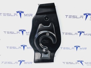 Защита накладка рычага (лодочки) правая, ориг. номер 1493636-00, Tesla Model Y 1 поколение 2020-2026