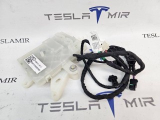 прочая запчасть, ориг. номер 1495114-00-C, 1495114-00, 1486940-00, Tesla Model S  [рестайлинг] 2016-2021