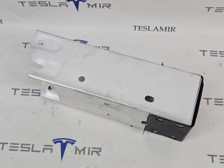 Удлинитель лонжерона (клык) левый, ориг. номер 1683943-00, Tesla Model 3 2 поколение 2024-2026
