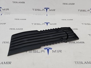 Коврик резиновый вещевого ящика, ориг. номер 1058083-00, Tesla Model S 1 поколение [рестайлинг] 2016-2021
