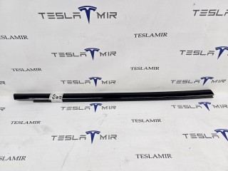 молдинг двери передней правой, ориг. номер 1873552-22, Tesla Model S 1 поколение [2-й рестайлинг] 2021-2026