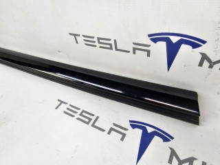 молдинг двери передней правой, ориг. номер 1873552-22, Tesla Model S 1 поколение [2-й рестайлинг] 2021-2026