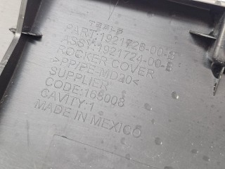 накладка на порог левая, ориг. номер 1921726-00, 1921724-00, Tesla Model Y 1 поколение 2020-2026
