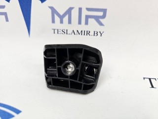 Кронштейн крепления крыла (вилка) правый, ориг. номер 1493773-00, Tesla Model Y 1 поколение 2020-2026