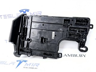 Блок управления BCM (бортовой сети) (Body Control Module) Боди левый, ориг. номер 1078673-90, 1497850-00, 1567455-00, 1078673-32, 1078673-99, 1567359-00, 1567455-02, Tesla Model 3 1 поколение 2021-2024