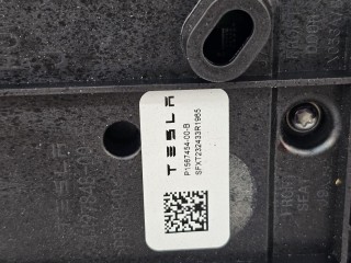 Блок управления BCM (бортовой сети) (Body Control Module) Боди правый, ориг. номер 1497848-00, 1567454-00, 1100340-32, 1566853-00, Tesla Model 3 1 поколение 2021-2024