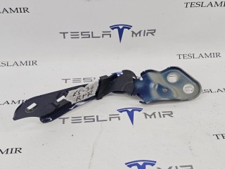 петля капота правая, ориг. номер 1098793-00, Tesla Model 3 2017-2021