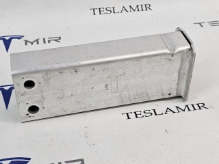 кронштейн усилителя переднего бампера нижний, ориг. номер 1109193-00, Tesla Model Y 2020-2026