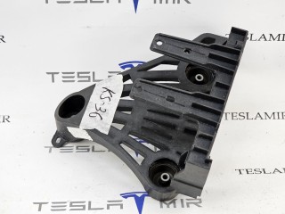 кронштейн компрессора кондиционера, ориг. номер 1667014-00, 1673627-00, Tesla Model 3 2017-2021