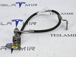 шланг тормозной передний правый, ориг. номер 1044722-00, Tesla Model 3 2017-2021