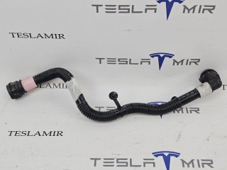 Патрубок системы охлаждения пластиковый передний, ориг. номер 1501325-00, Tesla Model 3 1 поколение 2021-2024