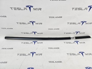 молдинг двери передней правой, ориг. номер 1080684-00, 1080684-01, Tesla Model 3 2017-2021